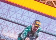 爱游戏APP-阿斯顿马丁碾压红牛车队，诺里斯扛起全队