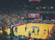 AYX体育赛事-雷霆逆转雄鹿，福克斯惊艳四座