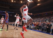 爱游戏在线-猛龙逆转尼克斯，乔治点燃赛场