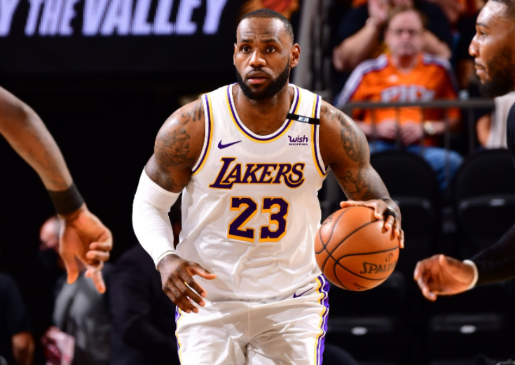 热火鏖战山东队,浓眉哥高光表现 热火鏖战山东队,浓眉哥高光表现