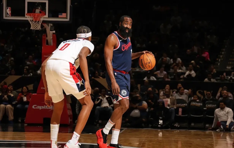 凯尔特人险胜辽宁队,哈登状态火热 凯尔特人险胜辽宁队,哈登状态火热