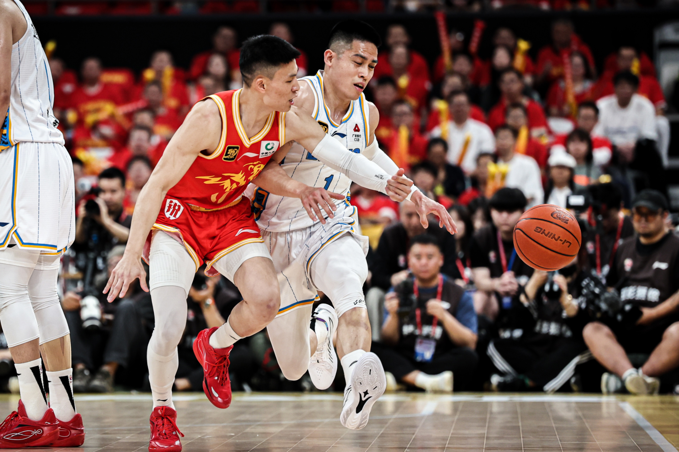 北京男篮表现出色，成功击败对手