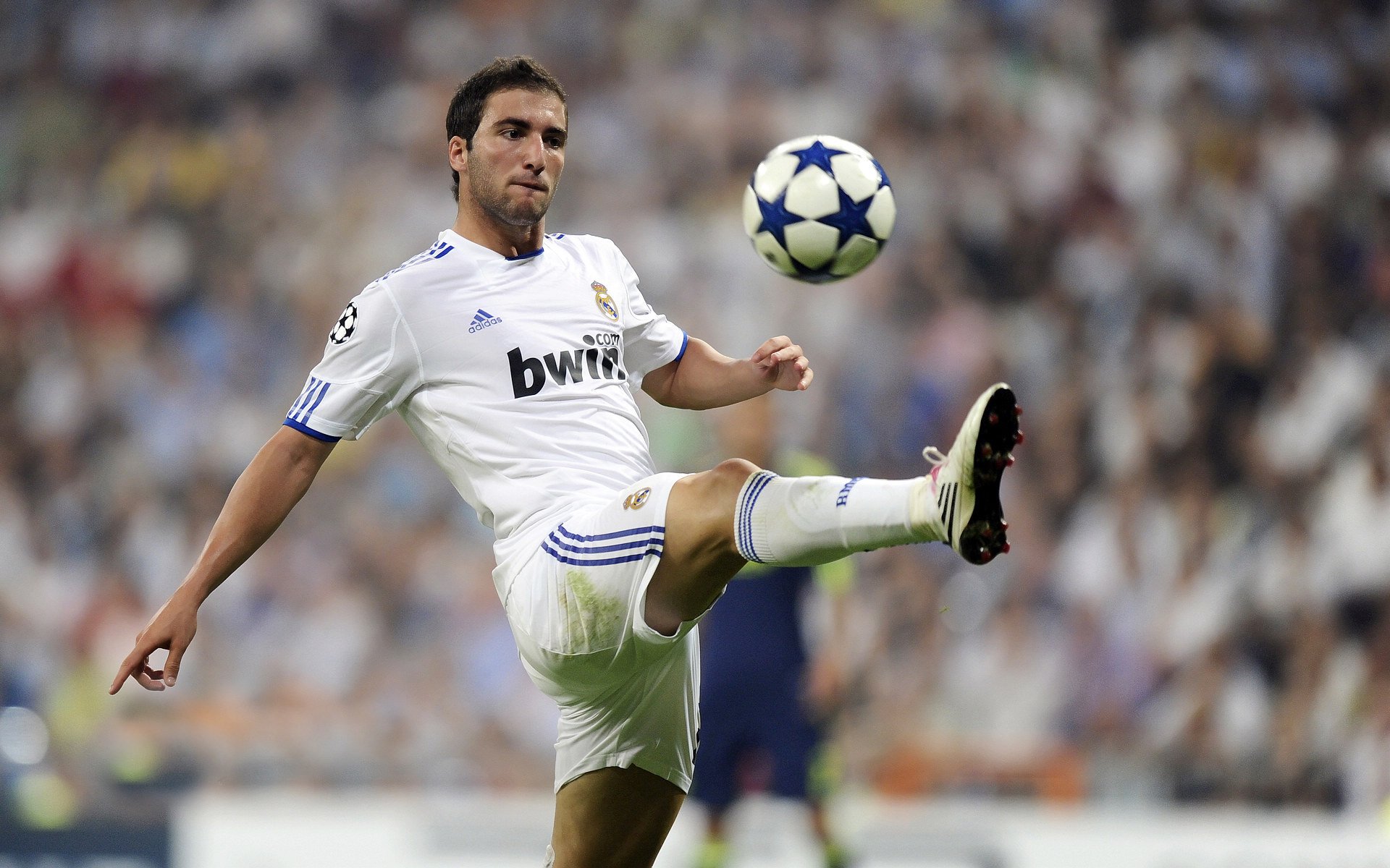 红龙之魂与永恒之城，本泽马在威尔士对阵罗马的史诗中诠释何为唯一